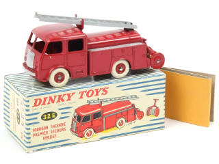 Lot 609 - DINKY TOYS (FRANCE) (1)