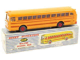 Lot 692 - DINKY TOYS (GB) (1)