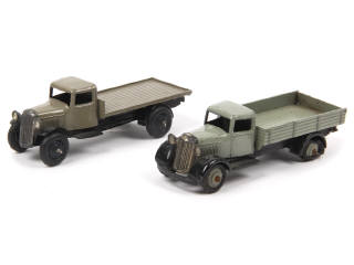 Lot 272 - DINKY TOYS (GB) (2)