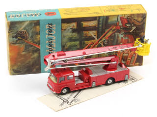 Lot 237 - CORGI TOYS (GB) (1)