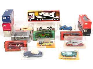 Lot 218 - DIVERS (17)