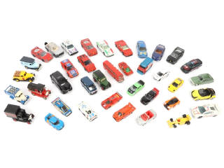 Lot 146 - DIVERS (38)