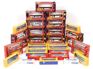 Lot 128 - DIVERS (32)