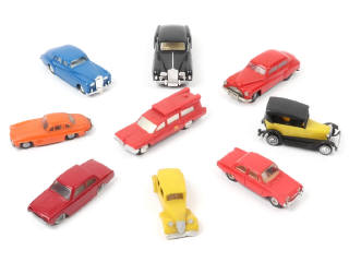 Lot 202 - DIVERS (9)