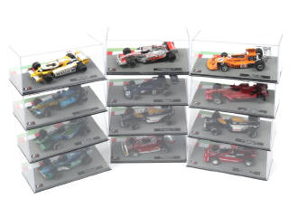 Lot 219 - DIVERS (12)