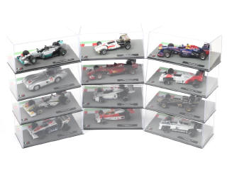 Lot 220 - DIVERS (12)