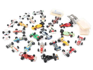 Lot 211 - DIVERS (27)