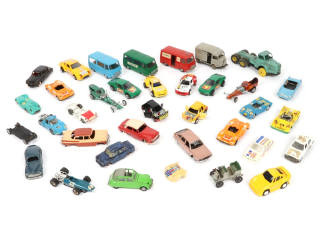 Lot 130 - DIVERS (32)