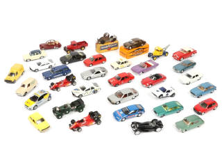 Lot 131 - DIVERS (34)