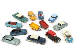 Lot 210 - DINKY TOYS (13)