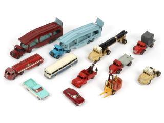 Lot 209 - DINKY TOYS (12)