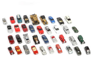 Lot 134 - DIVERS (37)