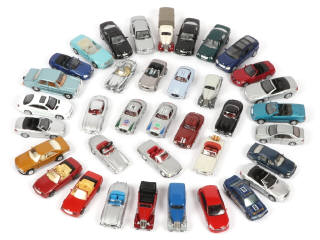 Lot 135 - DIVERS (37)