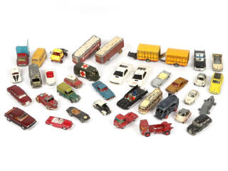 Lot 133 - DIVERS (35)