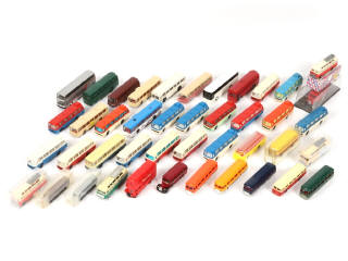 Lot 142 - DIVERS (43)