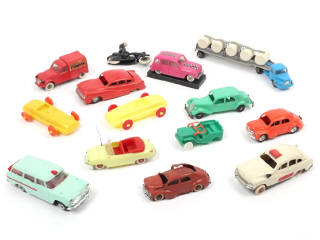 Lot 135 - DIVERS (14)