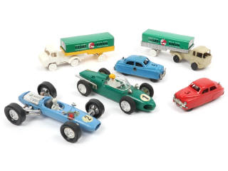 Lot 131 - DIVERS (6)