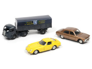 Lot 425 - DINKY TOYS (FRANCE) (3)