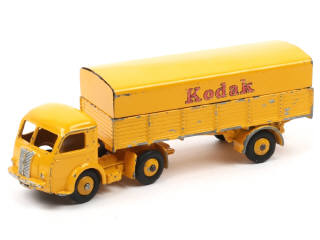 Lot 222 - DINKY TOYS (FRANCE) (1)