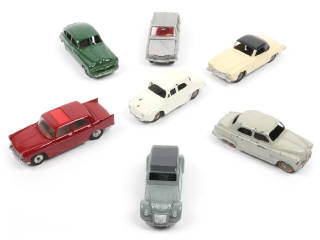 Lot 461 - DINKY TOYS (FRANCE) (7)