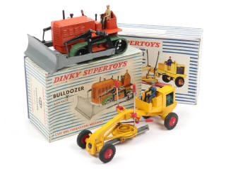 Lot 424 - DINKY TOYS (FRANCE) (2)