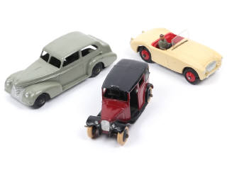 Lot 356 - DINKY TOYS (GB) (3)