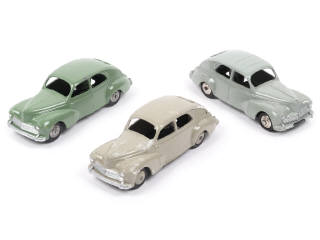 Lot 437 - DINKY TOYS (FRANCE) (3)