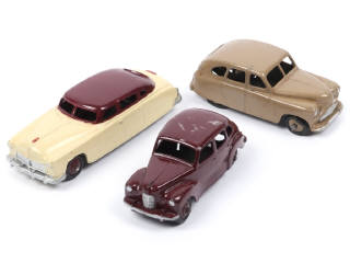Lot 355 - DINKY TOYS (GB) (3)