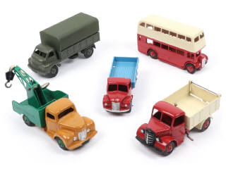 Lot 370 - DINKY TOYS (GB) (5)
