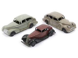 Lot 357 - DINKY TOYS (GB) (3)