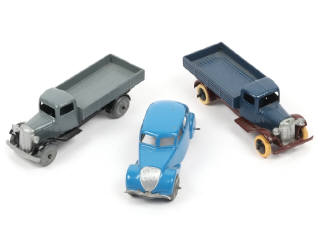 Lot 442 - DINKY TOYS (FRANCE) (3)