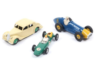 Lot 353 - DINKY TOYS (GB) (3)