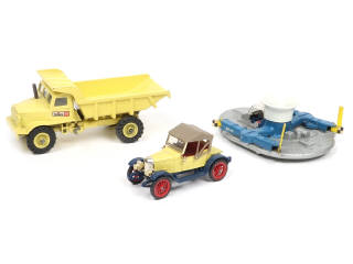 Lot 368 - DINKY TOYS (GB) (3)