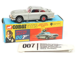 Lot 310 - CORGI TOYS (GB) (1)
