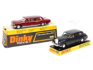 Lot 362 - DINKY TOYS (GB) (2)
