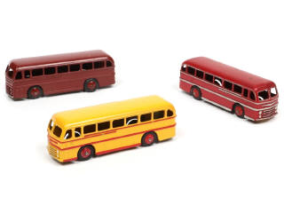 Lot 371 - DINKY TOYS (GB) (3)