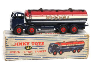 Lot 354 - DINKY TOYS (GB) (1)