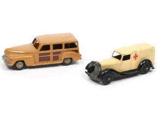 Lot 319 - DINKY TOYS (GB) (2)