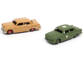 Lot 317 - DINKY TOYS (GB) (2)