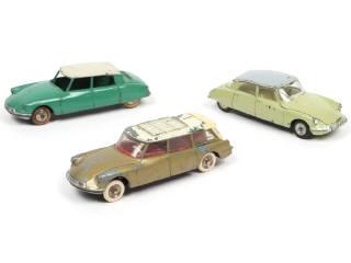 Lot 425 - DINKY TOYS (FRANCE) (3)