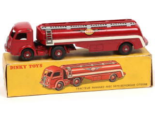 Lot 387 - DINKY TOYS (FRANCE) (1)