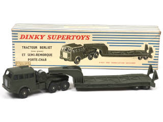 Lot 394 - DINKY TOYS (FRANCE) (1)