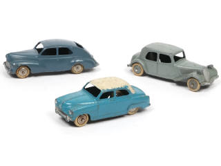 Lot 421 - DINKY TOYS (FRANCE) (3)