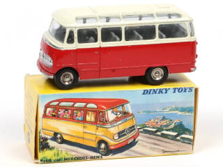 Lot 370 - DINKY TOYS (FRANCE) (1)