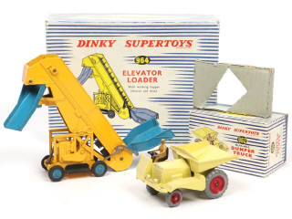 Lot 327 - DINKY TOYS (GB) (2)