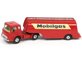 Lot 237 - CORGI TOYS (GB) (1)