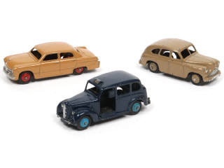 Lot 323 - DINKY TOYS (GB) (3)