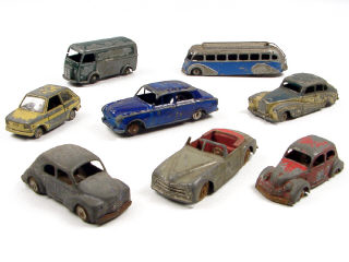 Lot 208 - DIVERS (8)