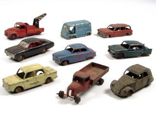 Lot 209 - DIVERS (9)