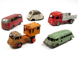 Lot 200 - DIVERS (5)